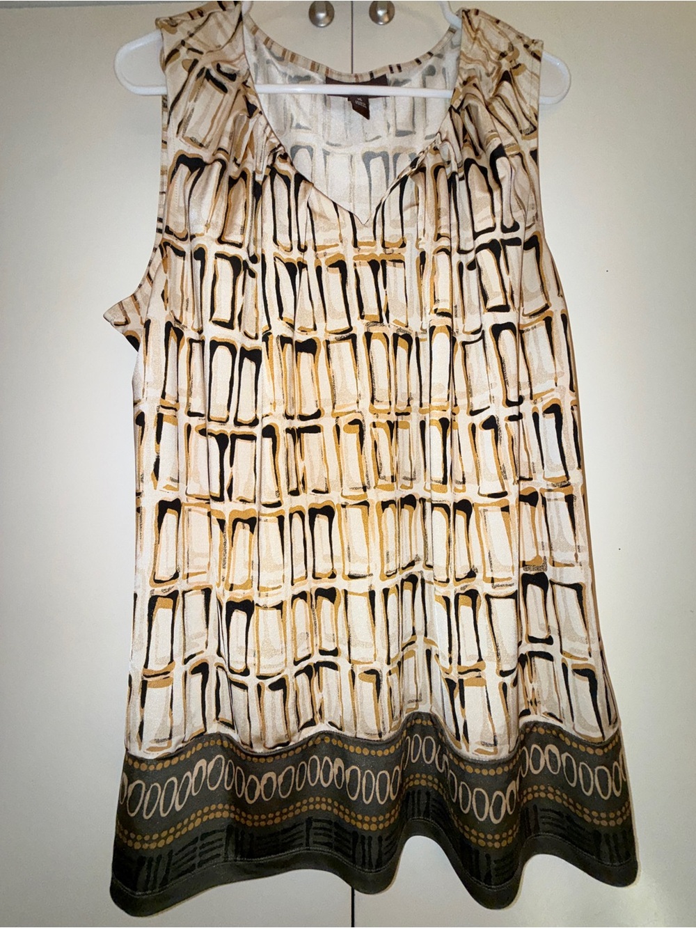 Dana Buchman Cream Sleeveless Top with Gold & Black Geometric Print